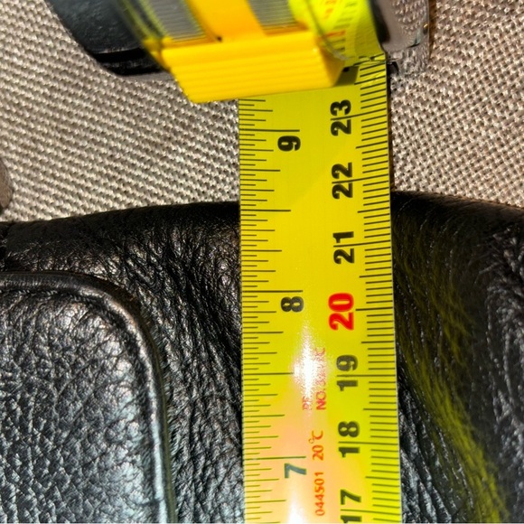 CALVIN KLEIN Small Black Pebble Leather Cross-body Handbag with Chain Strap - Picture 11 of 15